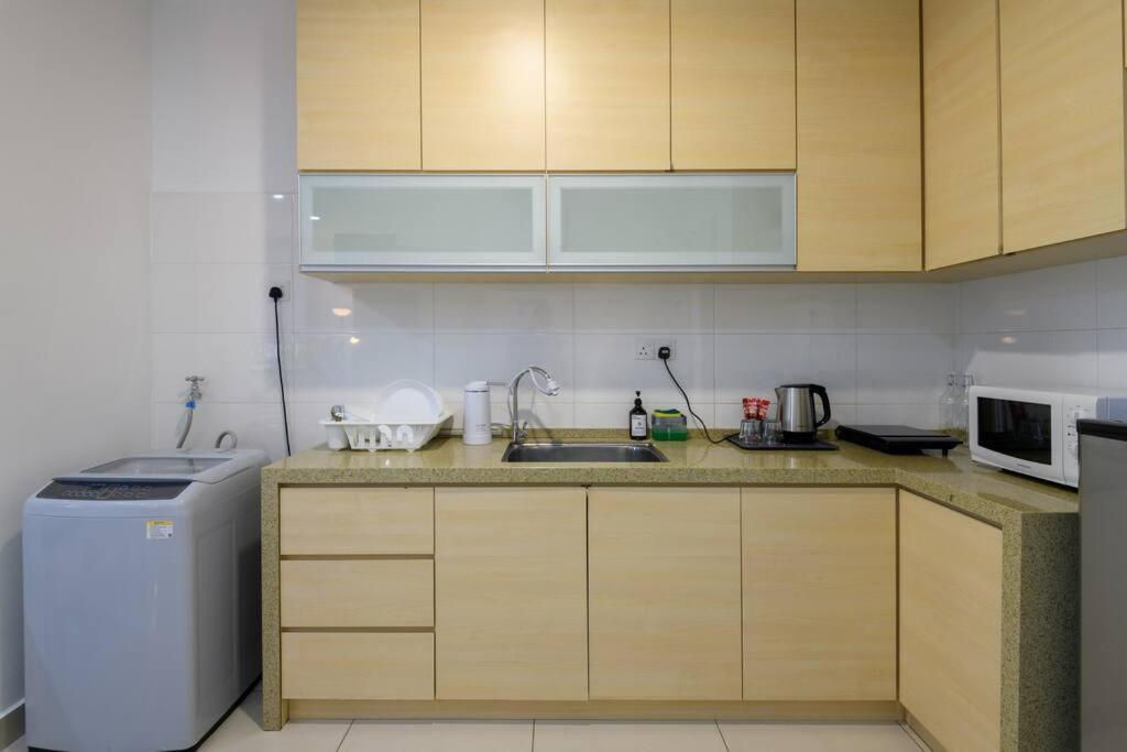 2R1B/Seaview Tropical /1~8Pax/Gurney Mansion One Apartment George Town Exterior photo